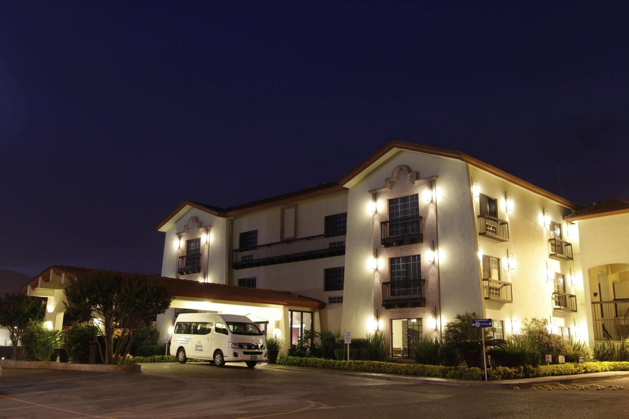 Quinta Dorada Hotel & Suites Saltillo Exterior foto
