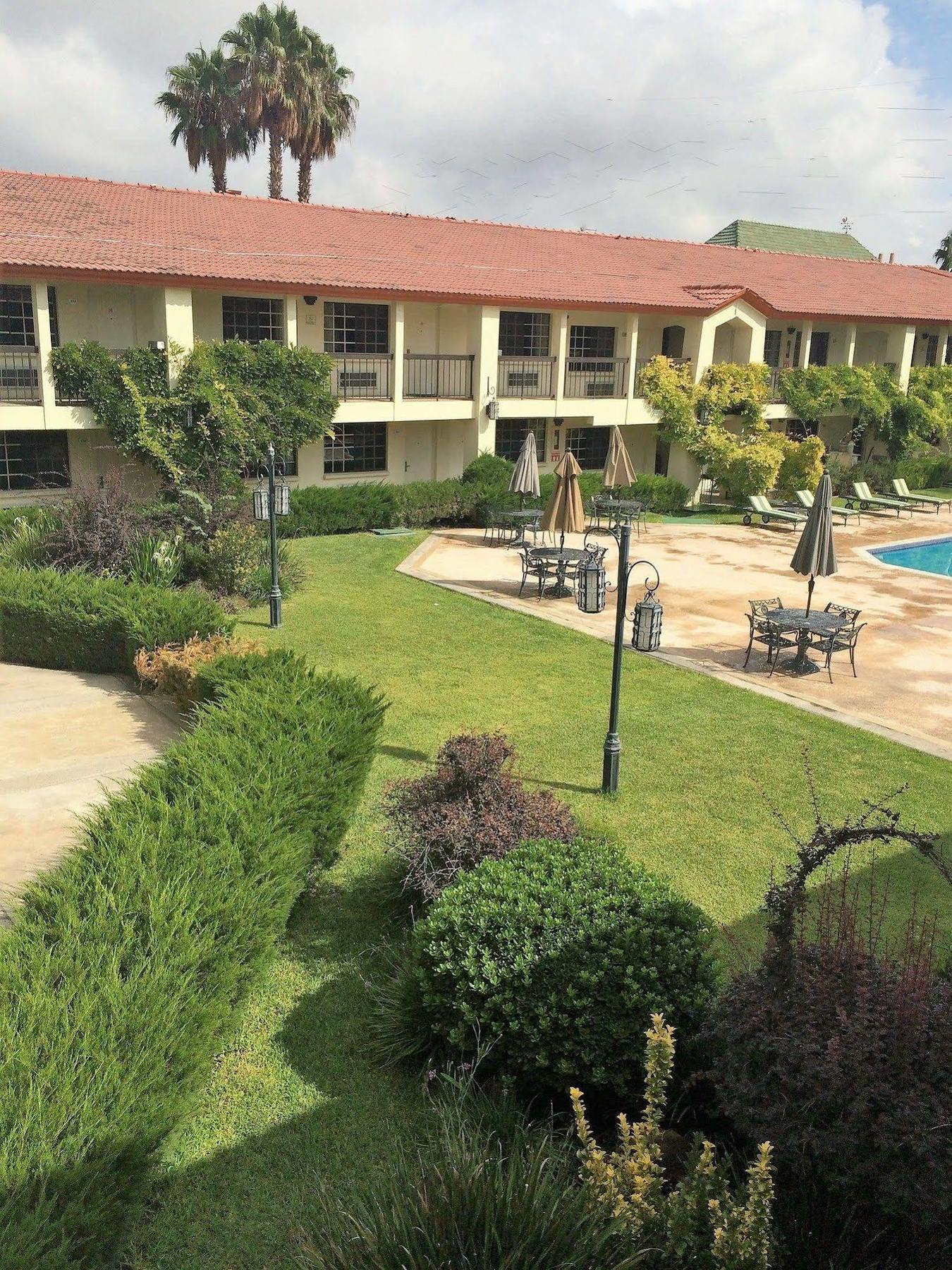 Quinta Dorada Hotel & Suites Saltillo Exterior foto